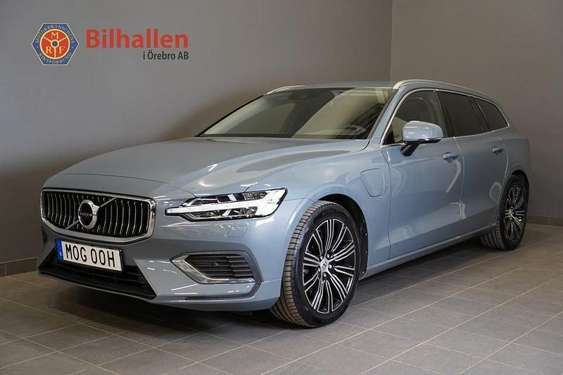 Grå Begagnad 2022 Volvo V60 Inscription Kombi | 329 900 kr - Bild 1/4