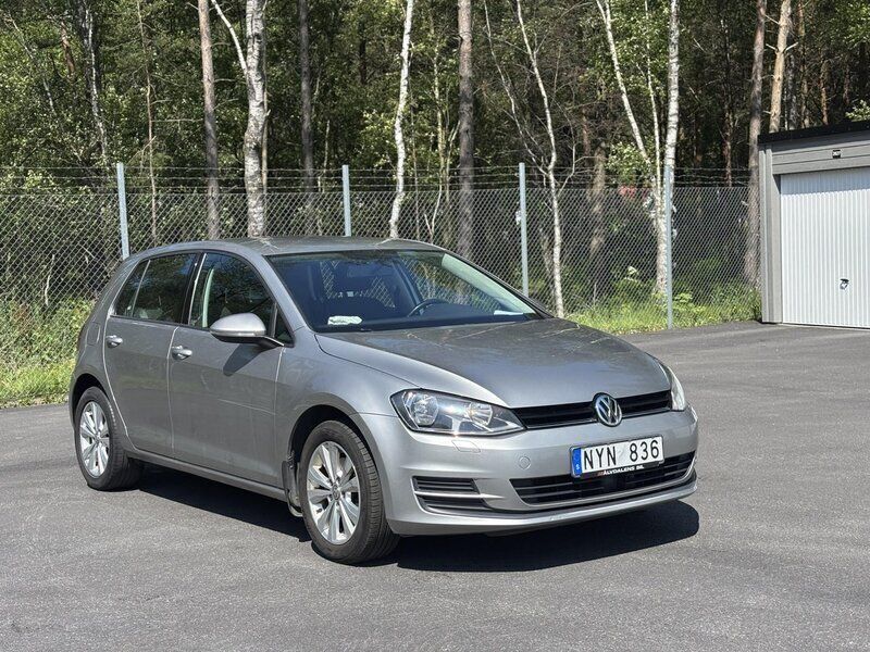 Silver Begagnad 2014 VW Golf VII Halvkombi | 89 000 kr (Marknadspris) - Bild 1/4