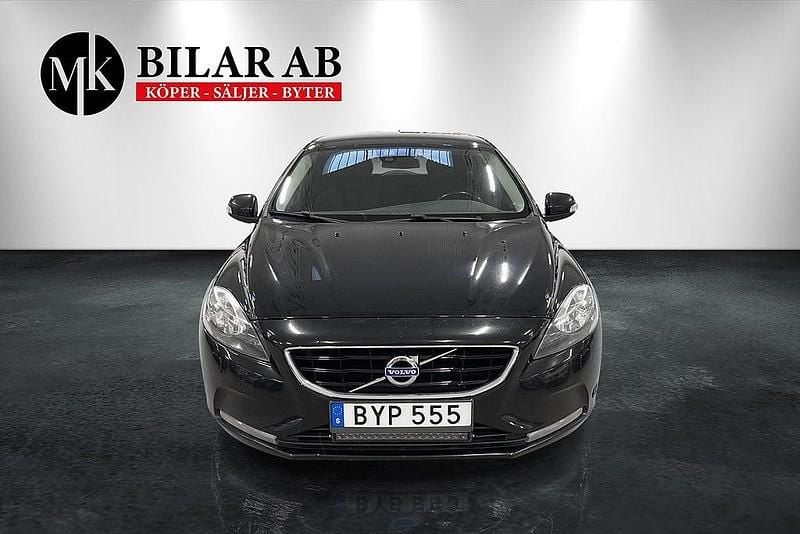Begagnad Volvo V40 Kinetic 150 HK (110 kW) 2012 Svart Halvkombi