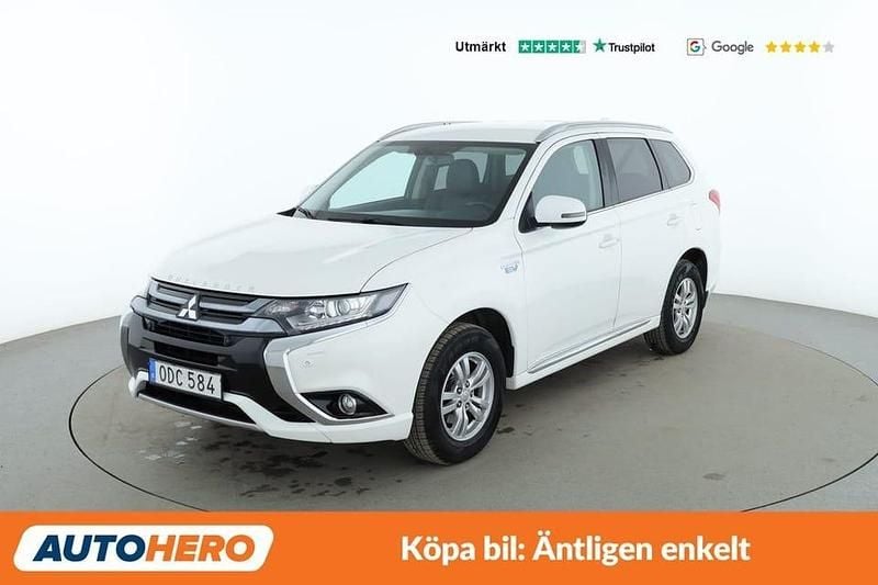 Vit Begagnad 2016 Mitsubishi Outlander SUV | 159 000 kr (Marknadspris) - Bild 1/4