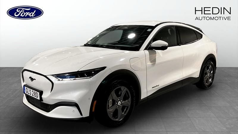 Vit (white) Begagnad 2022 Ford Mustang Mach-E Standard Range SUV | 384 900 kr (Lite dyr) - Bild 1/4