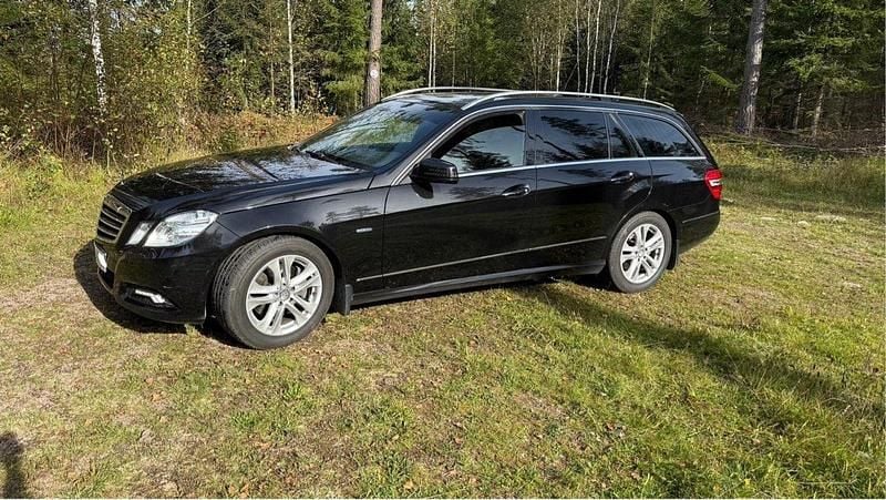 Svart Begagnad 2010 Mercedes E350 Avantgarde Kombi | 160 000 kr (Bra pris) - Bild 1/4