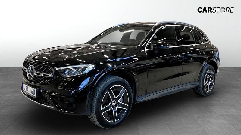 Svart Begagnad 2023 Mercedes GLC300e AMG line SUV | 559 900 kr (Superpris) - Bild 1/4