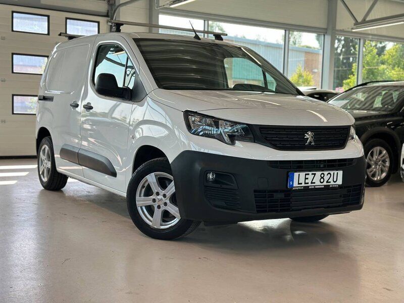 Vit Begagnad 2020 Peugeot Partner Minibuss | 199 800 kr (Lite dyr) - Bild 1/4