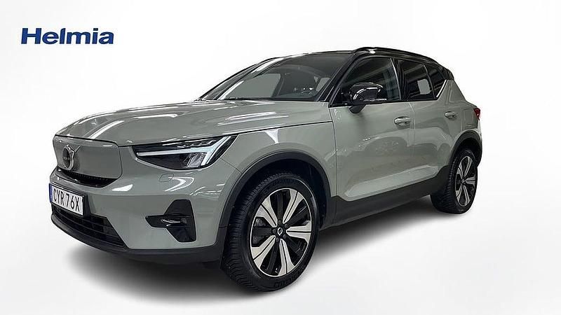 Grön Begagnad 2022 Volvo XC40 Plus SUV | 319 900 kr - Bild 1/4