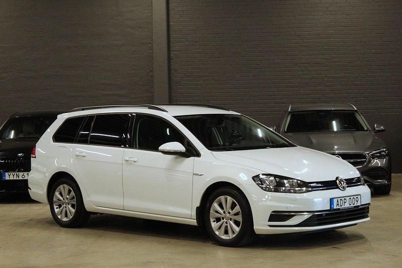 Vit Begagnad 2020 VW Golf VIII Kombi | 139 900 kr (Marknadspris) - Bild 1/4