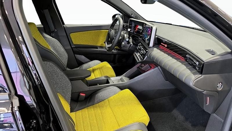 Begagnad Renault R5 Iconic 110 kW (150 HK) 2025 Svart (black) Halvkombi