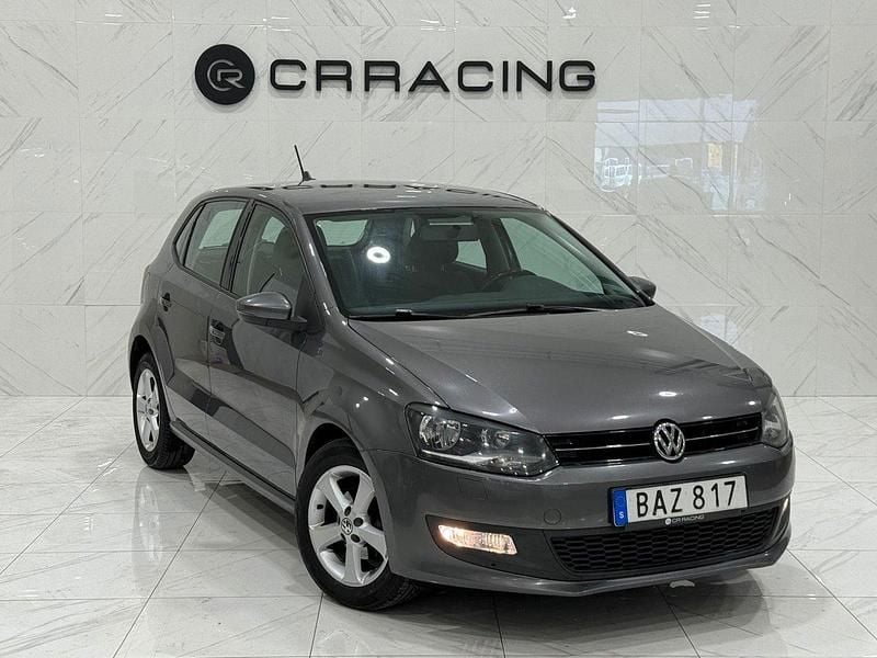 Mörkgrå Begagnad 2013 VW Polo Halvkombi | 64 900 kr (Marknadspris) - Bild 1/4