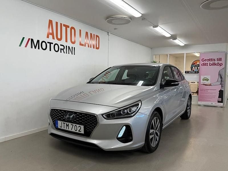 Begagnad Hyundai i30 Comfort 111 HK (81 kW) 2017 Silver Halvkombi