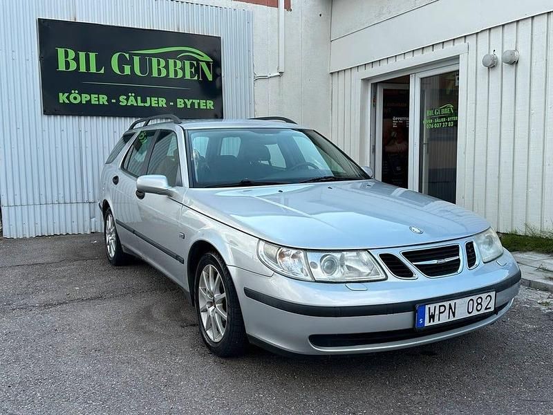 Silver Begagnad 2005 Saab 9-5 Linear Kombi | 34 999 kr (Marknadspris) - Bild 1/4