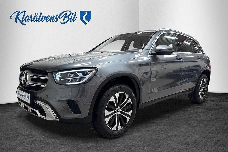 Grå Begagnad 2021 Mercedes GLC300e SUV | 334 900 kr (Superpris) - Bild 1/4