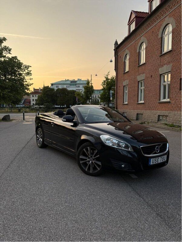 Svart Begagnad 2010 Volvo C70 Summum Cab | 114 900 kr (Lite dyr) - Bild 1/4