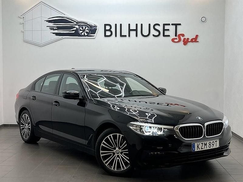 Svart Begagnad 2020 BMW 520 Sport Line Sedan | 248 500 kr (Bra pris) - Bild 1/4