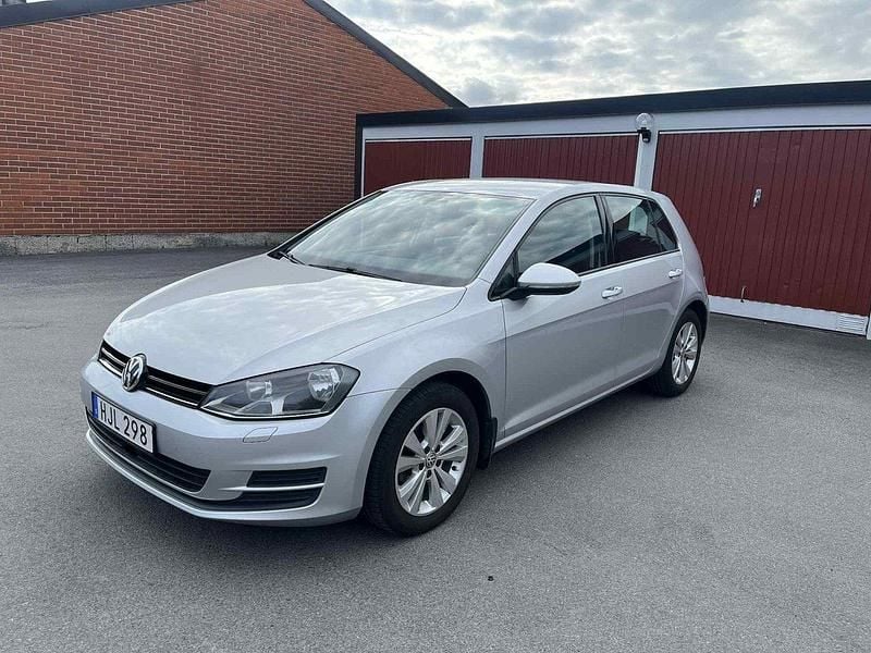 Silver Begagnad 2014 VW Golf VII Halvkombi | 83 500 kr (Bra pris) - Bild 1/4