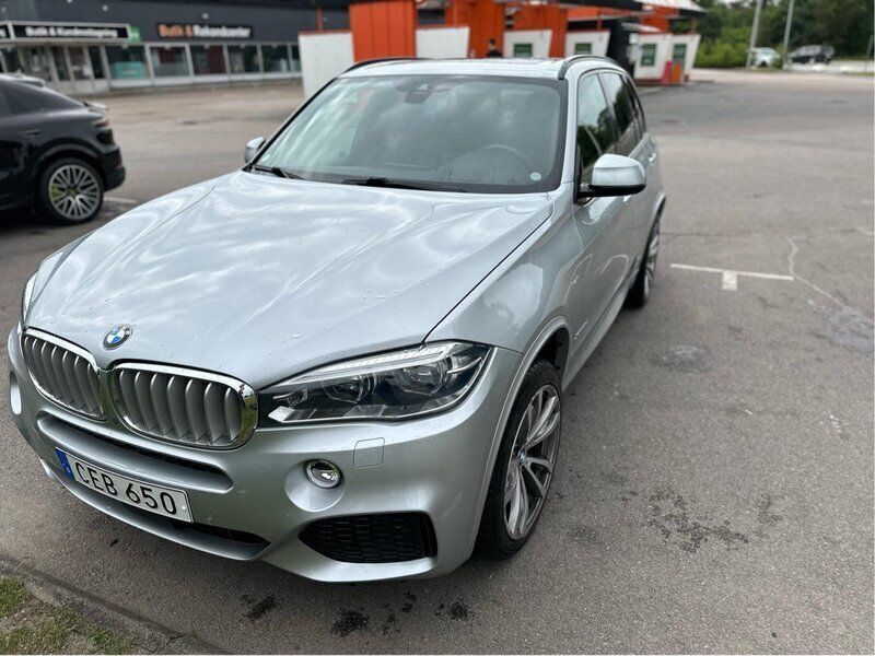 Silver Begagnad 2017 BMW X5 M Sport SUV | 439 999 kr (Lite dyr) - Bild 1/4