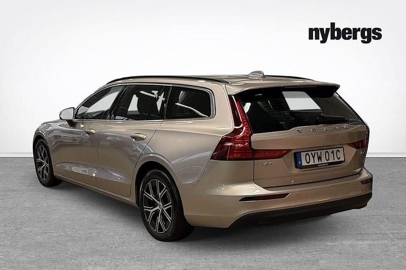 Begagnad Volvo V60 Core 200 HK (147 kW) 2024 Grå Kombi