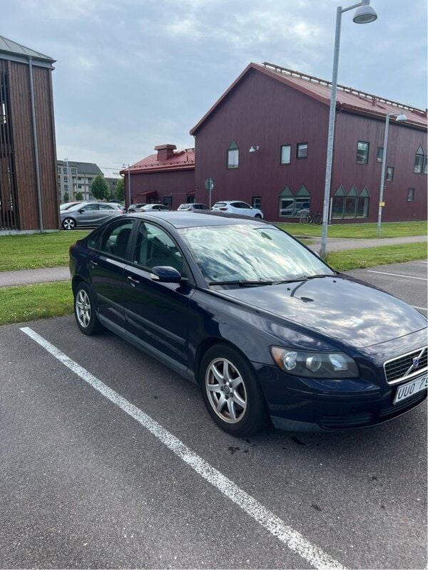 Blå Begagnad 2004 Volvo S40 Sedan | 6 000 kr - Bild 1/4