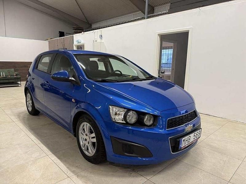 Blå Begagnad 2012 Chevrolet Aveo Halvkombi | 39 900 kr (Marknadspris) - Bild 1/4