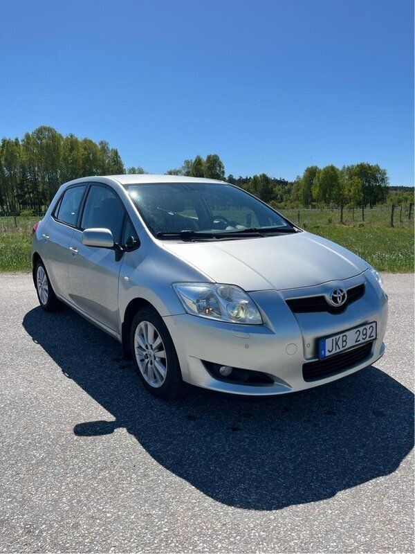 Silver Begagnad 2007 Toyota Auris Halvkombi | 34 900 kr (Marknadspris) - Bild 1/4