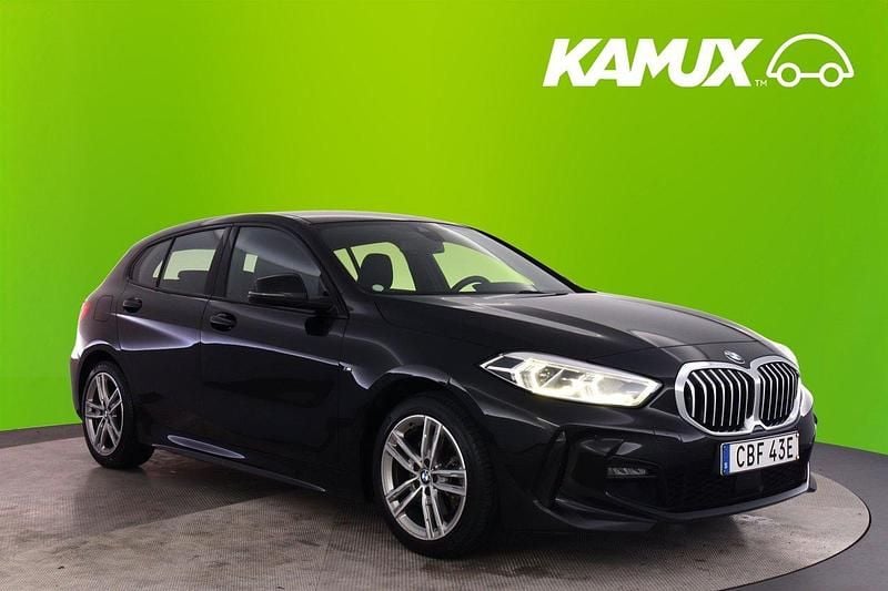 Svart Begagnad 2020 BMW 118 M Sport Halvkombi | 214 700 kr (Lite dyr) - Bild 1/4