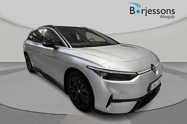 Begagnad 2025 VW ID.7 Pro Sedan | 629 900 kr (Marknadspris) - Bild 1/4