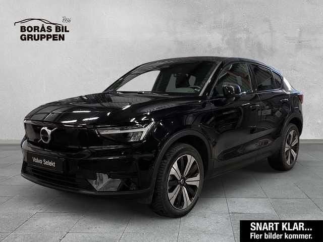 Svart Begagnad 2023 Volvo EC40 Core SUV | 369 000 kr (Marknadspris) - Bild 1/4