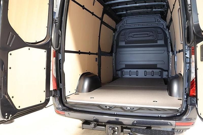 Ny Mercedes Sprinter 191 HK (140 kW) 2025 Mörkgrå (grå) Van
