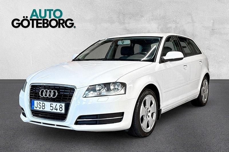 Vit Begagnad 2010 Audi A3 Sportback Attraction Halvkombi | 89 900 kr (Lite dyr) - Bild 1/3