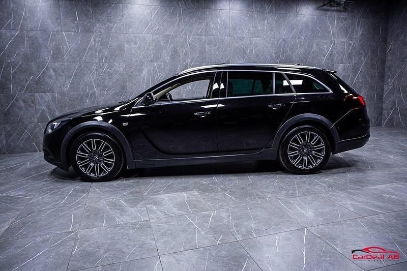 Begagnad Opel Insignia Country Tourer Business 170 HK (125 kW) 2016 Svart Kombi