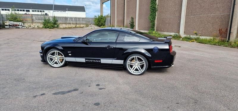 Svart Begagnad 2006 Ford Mustang GT Sportkupé | 200 000 kr (Bra pris) - Bild 1/3