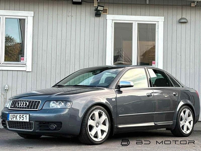 Grå Begagnad 2004 Audi S4 Design Sedan | 129 900 kr - Bild 1/4