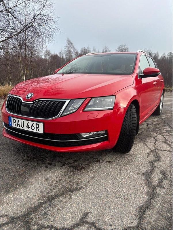 Röd Begagnad 2019 Skoda Octavia Style Kombi | 146 800 kr (Marknadspris) - Bild 1/4