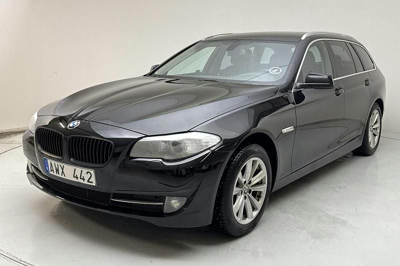 Svart Begagnad 2013 BMW 520 Comfort Edition Kombi | 106 000 kr (Bra pris) - Bild 1/4