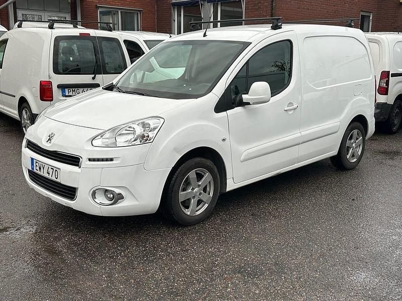 Vit Begagnad 2015 Peugeot Partner Van | 79 500 kr (Bra pris) - Bild 1/4