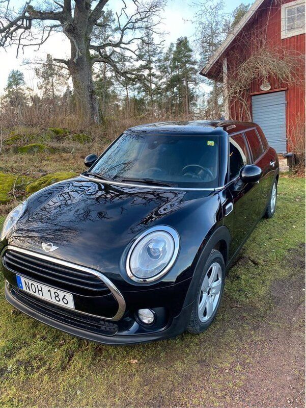 Svart Begagnad 2017 Mini Cooper Clubman Kombi | 170 000 kr (Marknadspris) - Bild 1/4