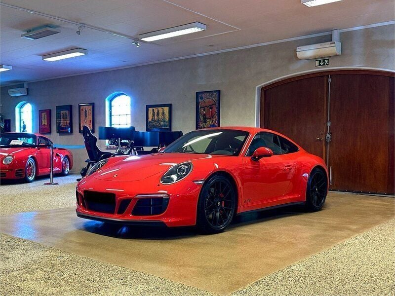Röd Begagnad 2018 Porsche 911 Carrera GTS Sportkupé | 1 289 000 kr (Lite dyr) - Bild 1/4