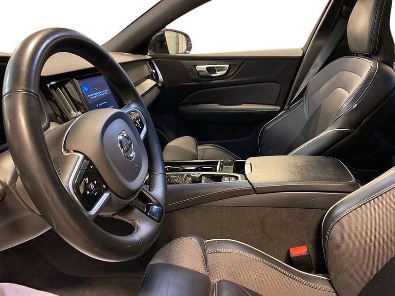 Begagnad Volvo V60 Plus 355 HK (261 kW) 2023 Silver Kombi