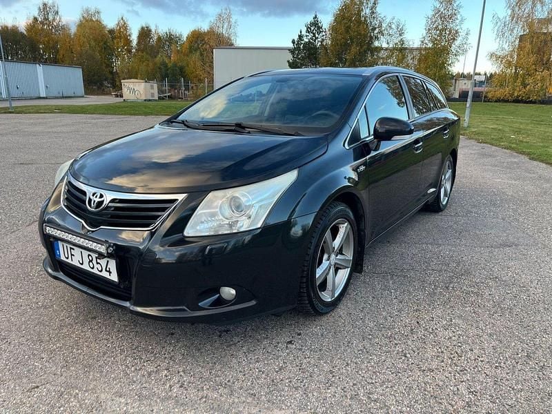 Svart Begagnad 2009 Toyota Avensis Premium Kombi | 70 000 kr - Bild 1/4
