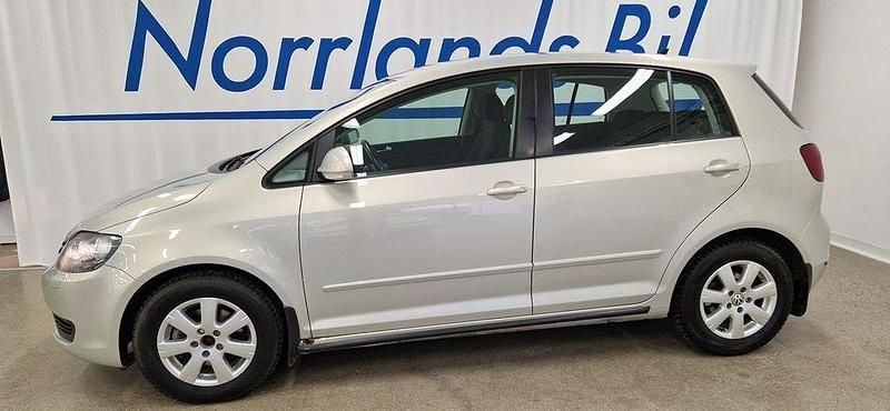 Ljusbrun (silver leaf) Begagnad 2013 VW Golf VII Kombi | 74 900 kr (Superpris) - Bild 1/4
