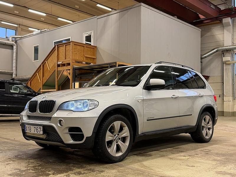 Grå Begagnad 2012 BMW X5 Sport Line SUV | 109 900 kr (Superpris) - Bild 1/4