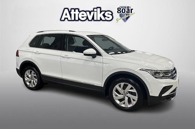 Vit Begagnad 2022 VW Tiguan Elegance SUV | 319 900 kr (Bra pris) - Bild 1/4