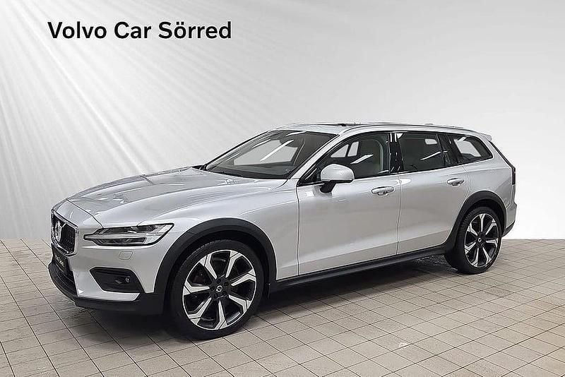 Silver Begagnad 2019 Volvo V60 CC SE Kombi | 319 900 kr (Lite dyr) - Bild 1/3