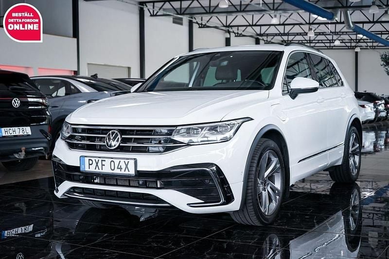 Vit Begagnad 2021 VW Tiguan R-line SUV | 289 500 kr (Marknadspris) - Bild 1/4
