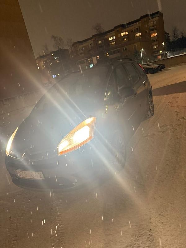 Begagnad Citroën Grand C4 Picasso 109 HK (80 kW) 2010 Minibuss
