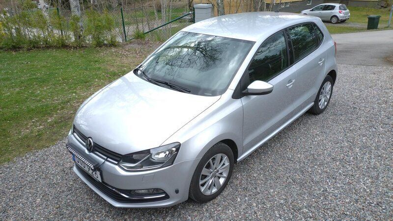 Silver Begagnad 2015 VW Polo Halvkombi | 72 000 kr (Superpris) - Bild 1/4