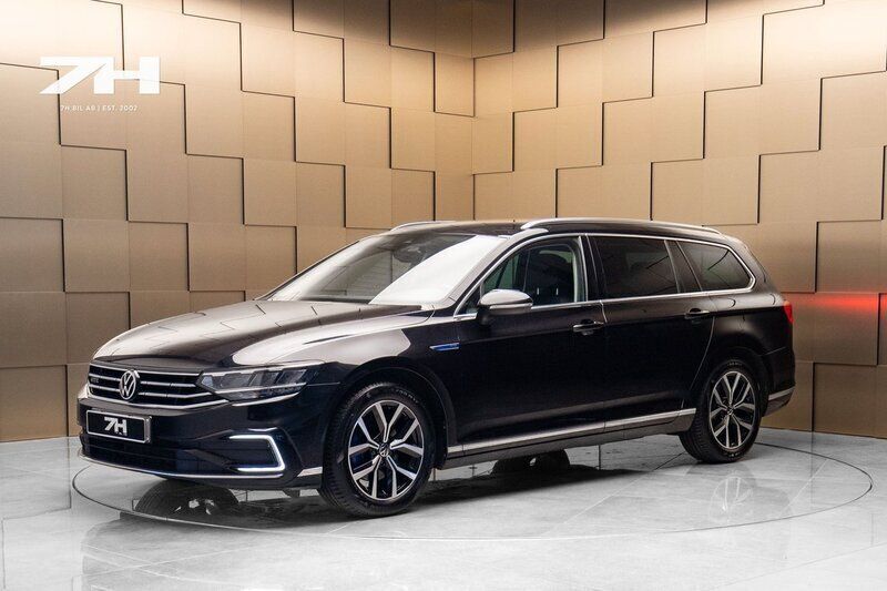 Svart Begagnad 2022 VW Passat GTE Kombi | 279 000 kr (Marknadspris) - Bild 1/4