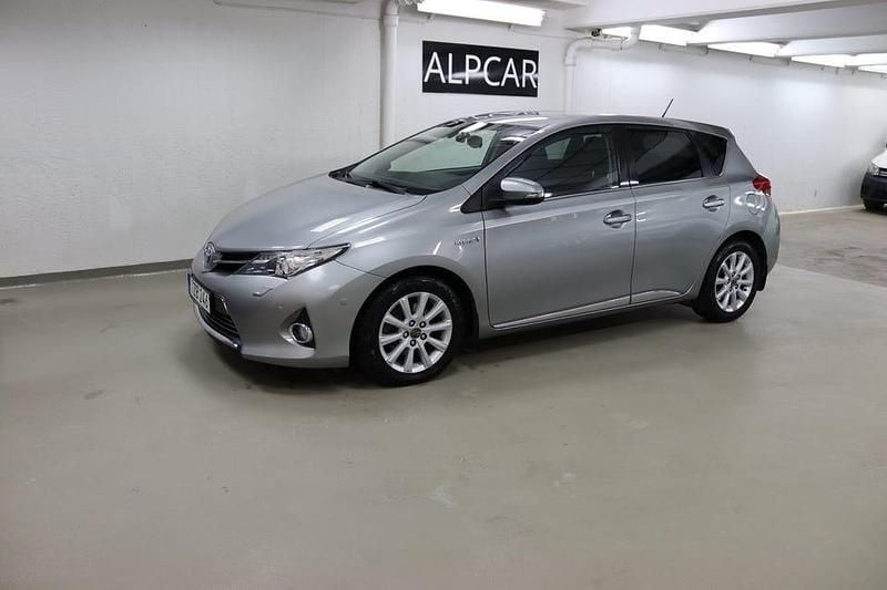 Begagnad Toyota Auris Hybrid Executive 136 HK (100 kW) 2014 Grå Halvkombi