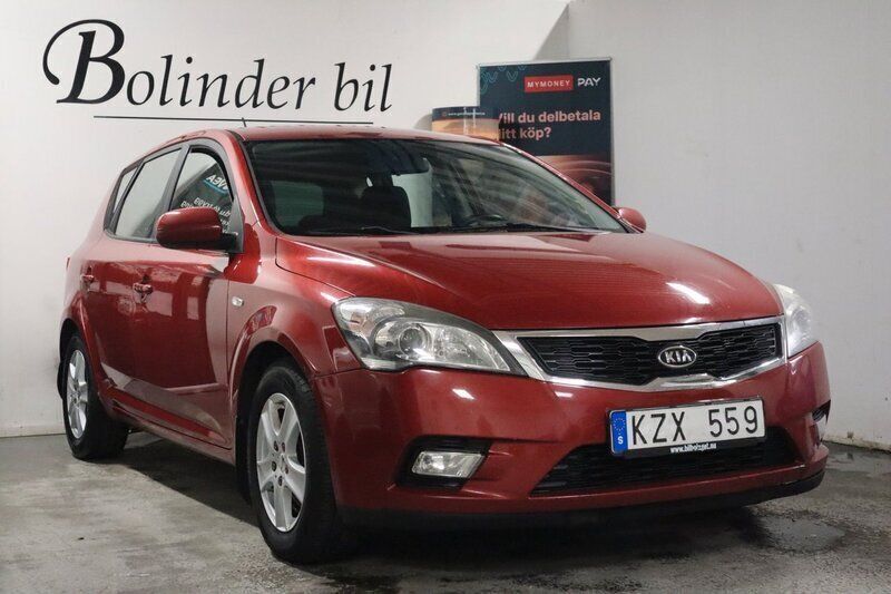 Röd Begagnad 2010 Kia Ceed EX Halvkombi | 39 800 kr (Marknadspris) - Bild 1/4