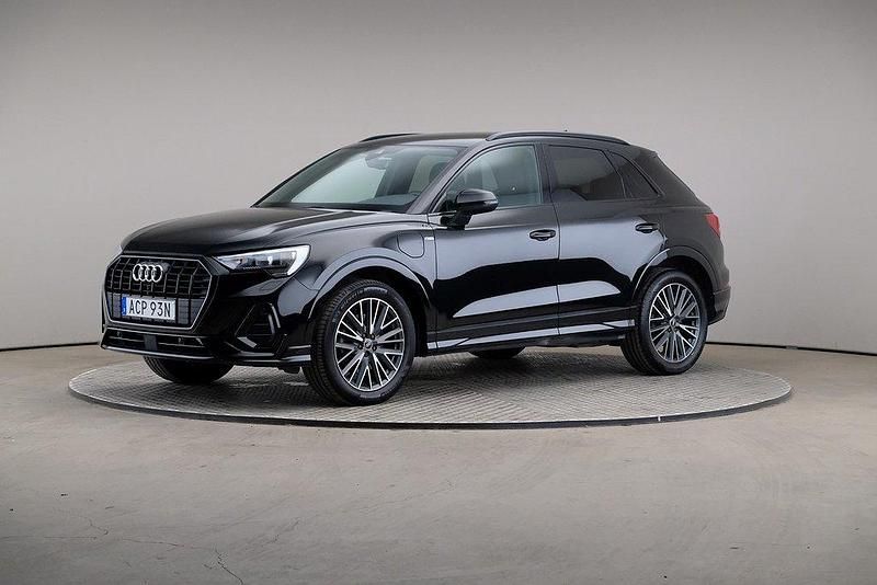 Svart Begagnad 2021 Audi Q3 S-Line SUV | 309 000 kr (Marknadspris) - Bild 1/4