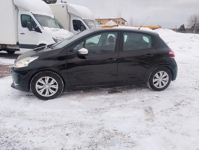 Begagnad Peugeot 208 82 HK (60 kW) 2012 Svart Halvkombi